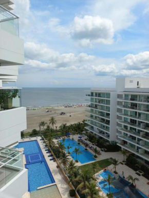 Luxury Beachfront Apartment 6 guests plus 1